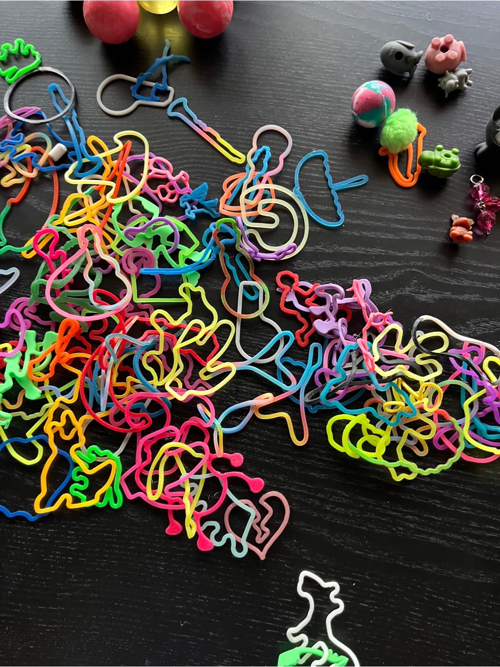 Huge Lot Silly Bandz Rubber Bands Bouncy Balls Pencil Toppers Y2K Toys - Picture 8 of 16